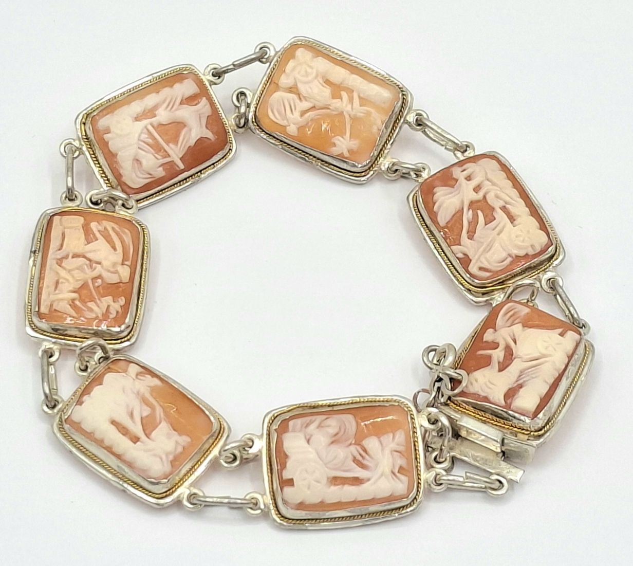 1077 · SILVER CAMEO BRACELET