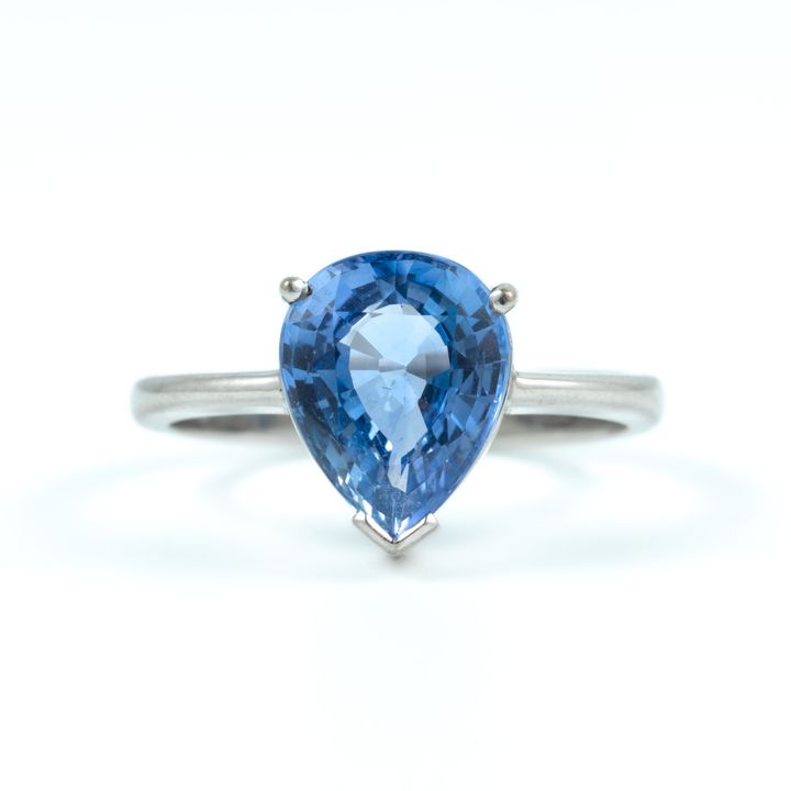 2.59 Carat Blue Sapphire 18ct Gold Ring,