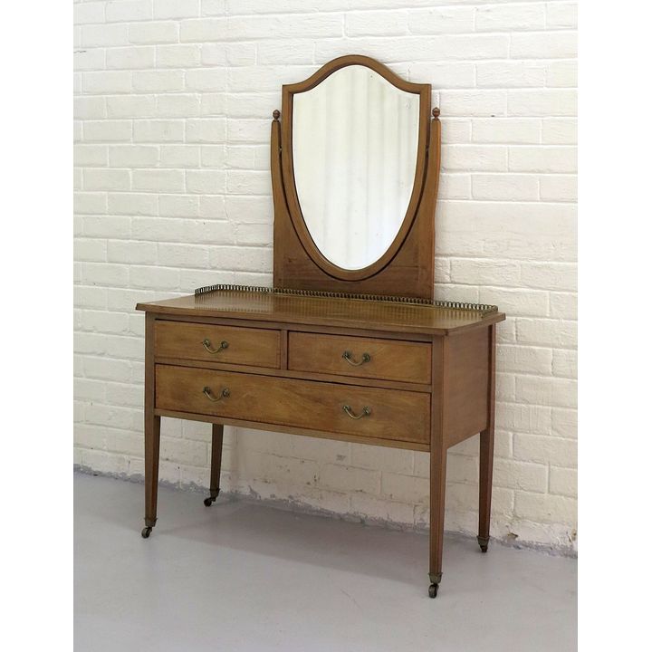 EDWARDIAN CROSS-BANDED MAHOGANY DRESSING TABLE