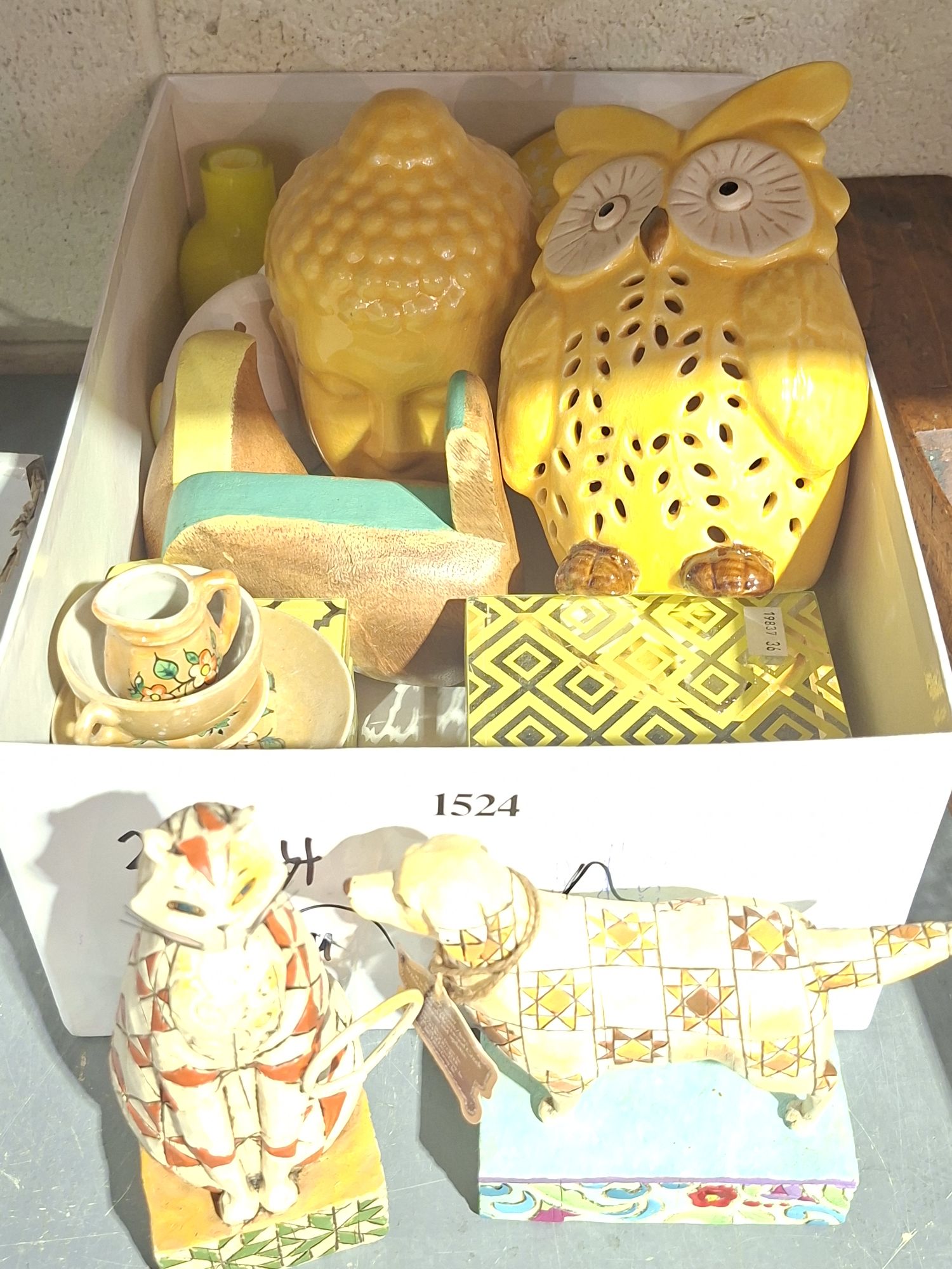 Jim Shore And Yellow Themed Decor