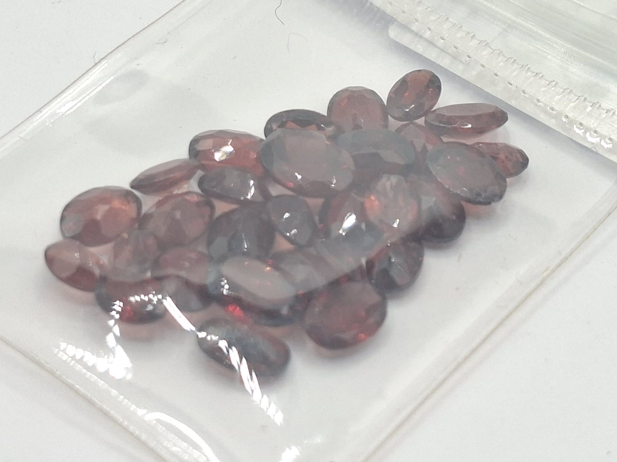 35 · GARNET GEMSTONES