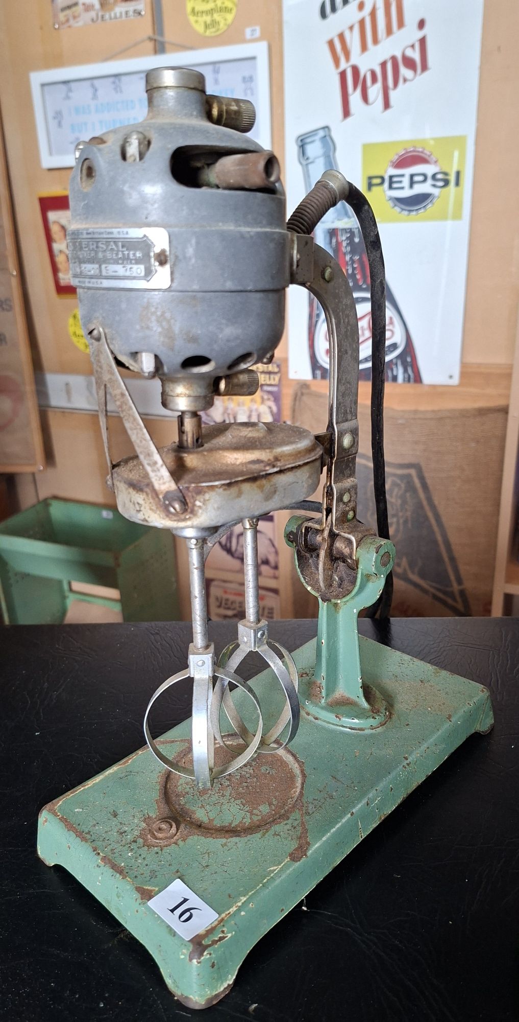 UNIVERSAL ELECTRIC MIXER AND BEATER