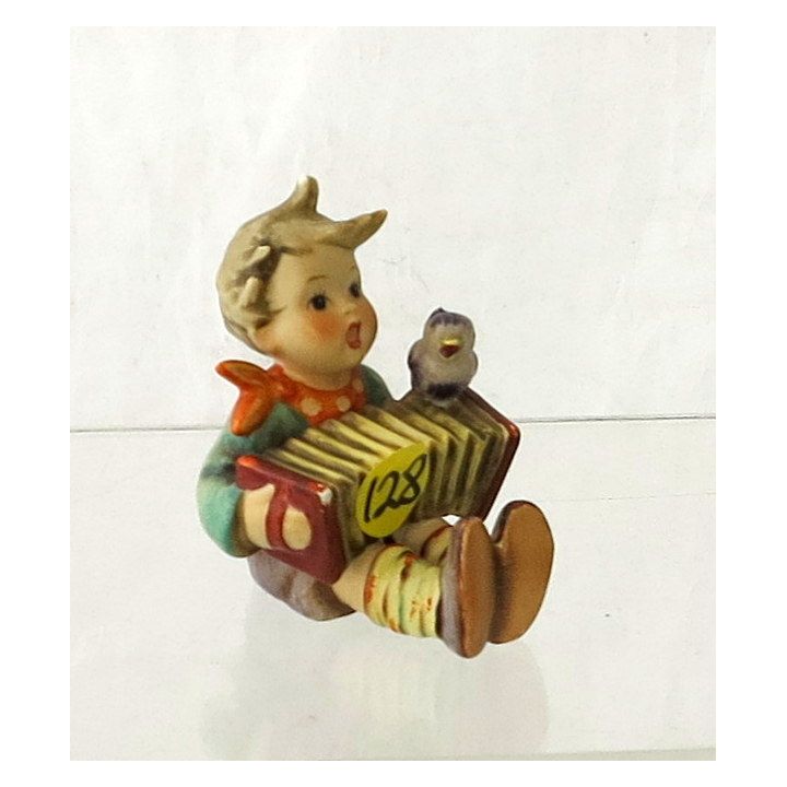 A MID 20TH CENTURY HUMMEL FIGURE