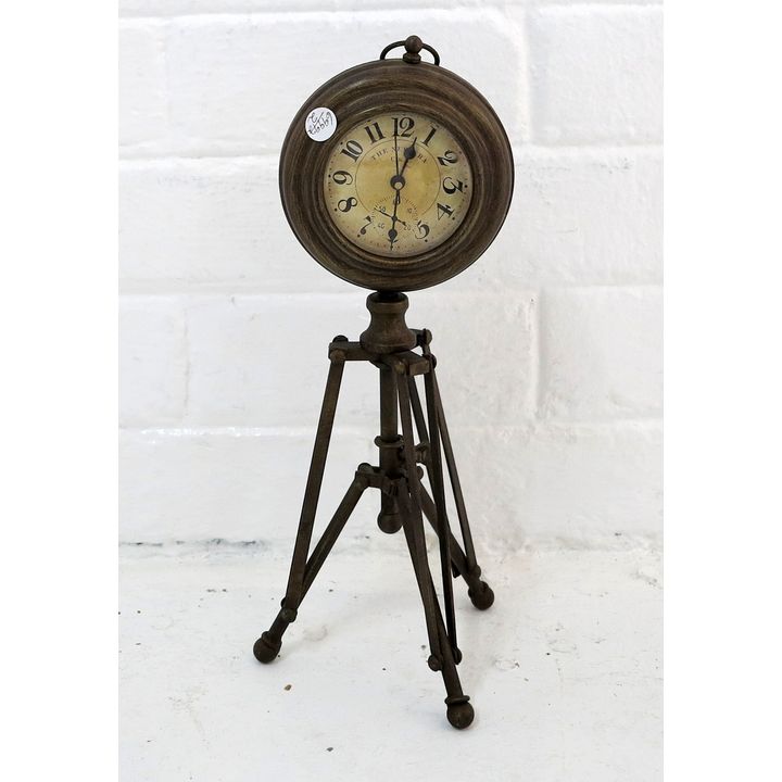 QUARTZ TABLE CLOCK