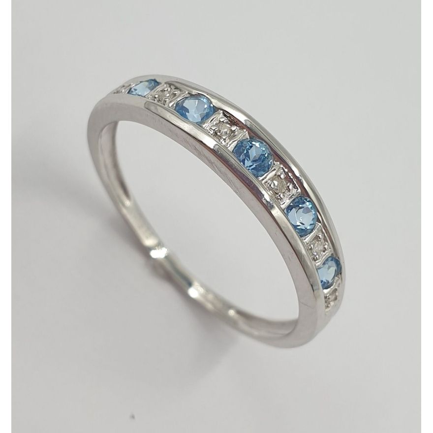 9ct W/G Aquamarine & Diamond Ring