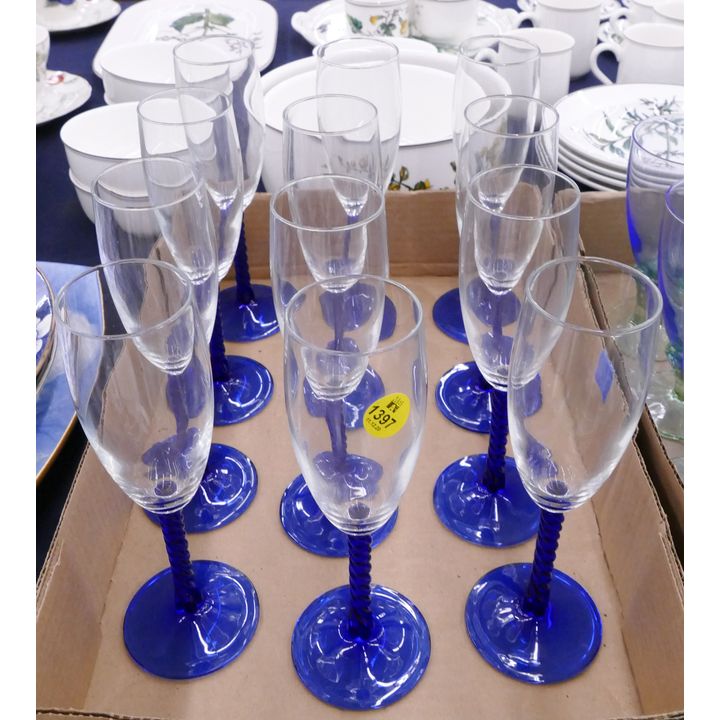 Set 12pc Cobalt Twist Stem Champagnes- 8''