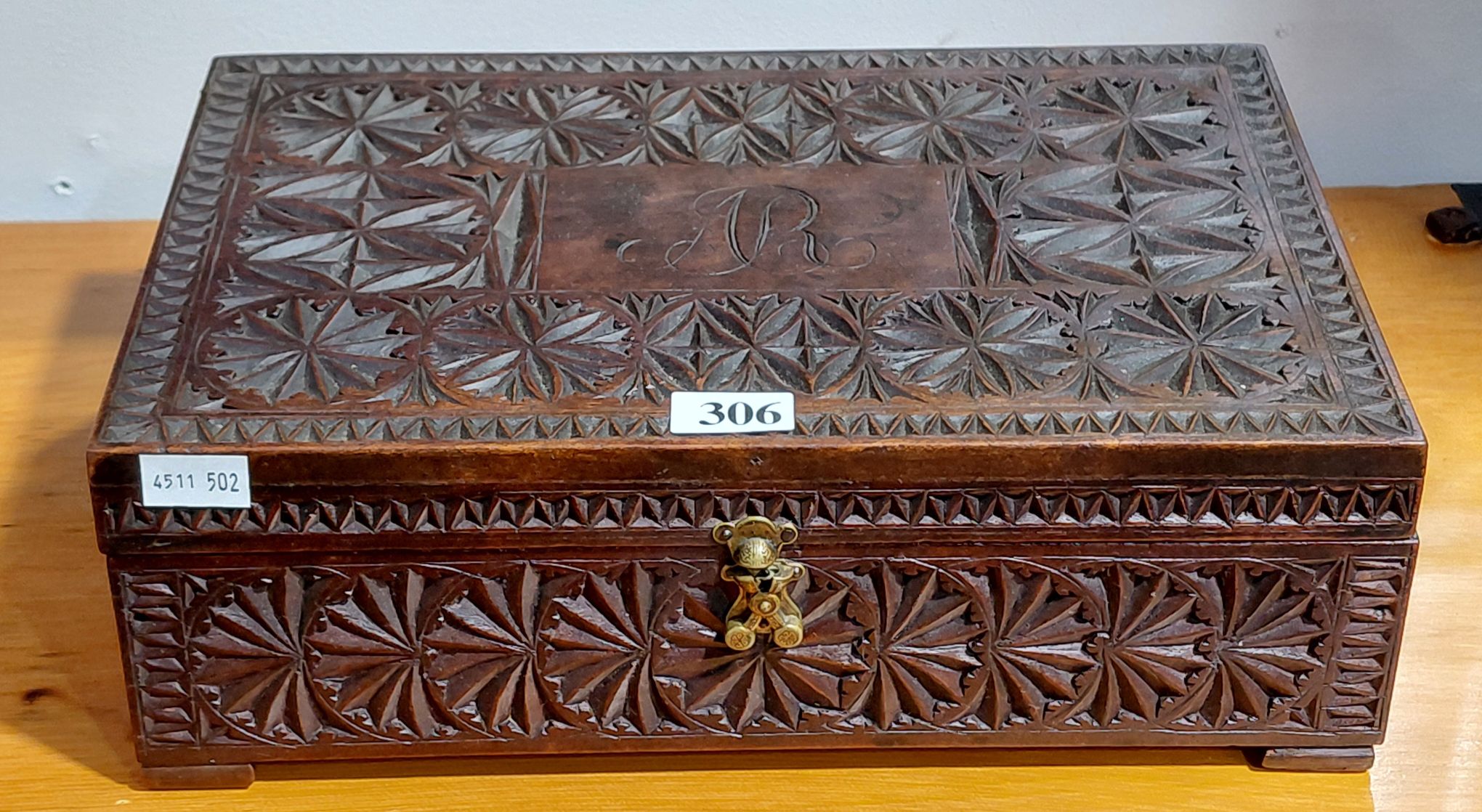306 · CHIP CARVED TRINKET BOX