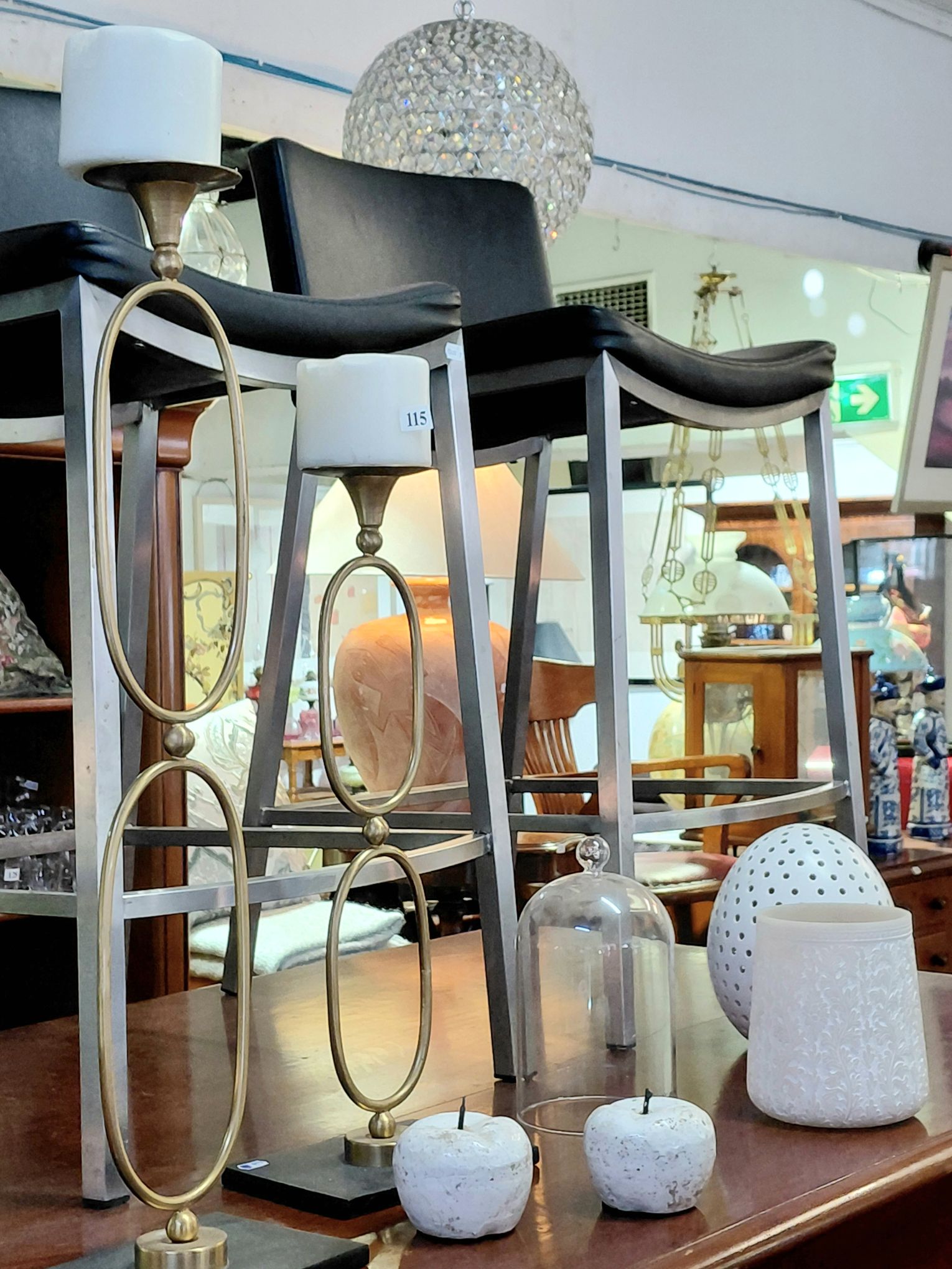 115 · DECORATORS ITEMS