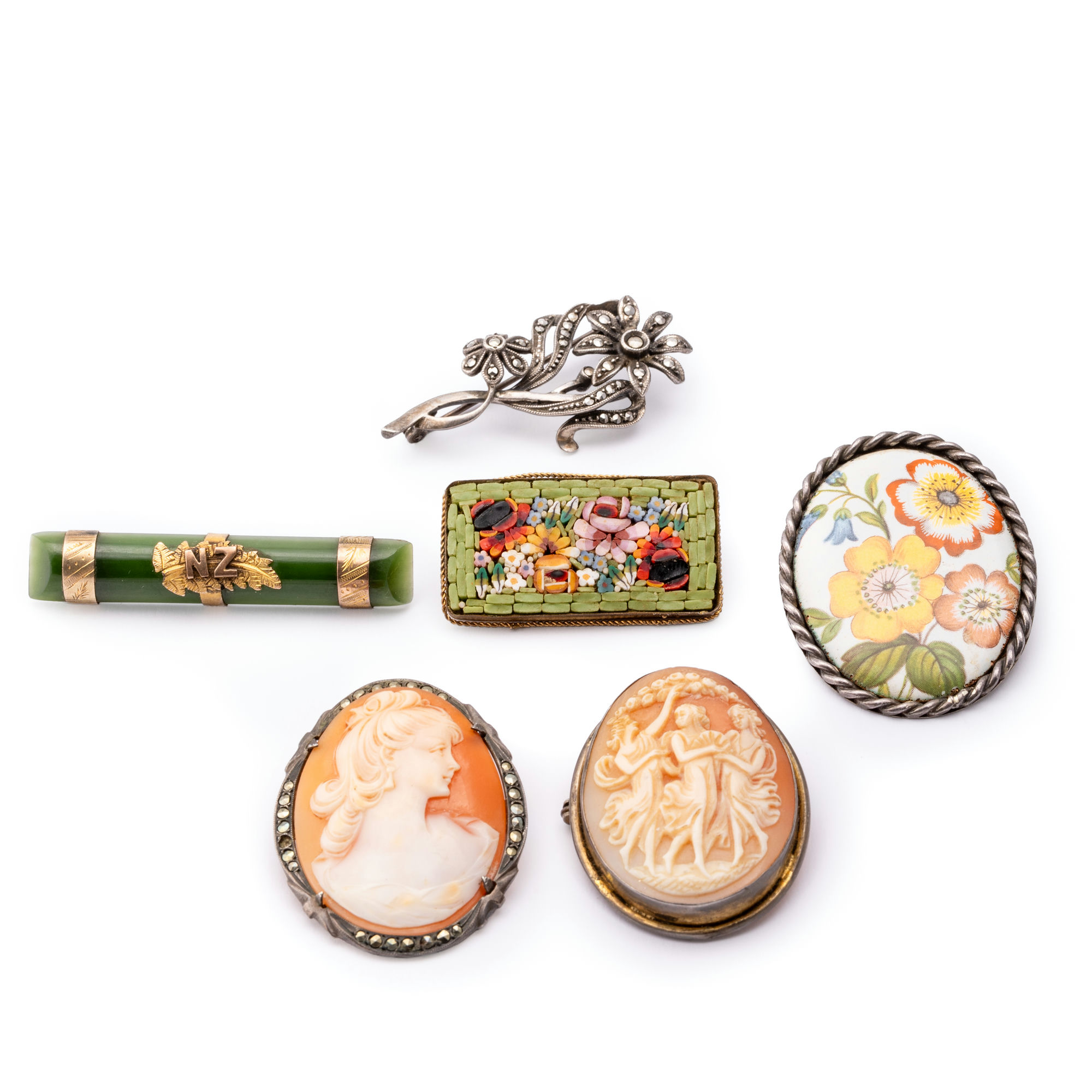 A collection of 6 Brooches,