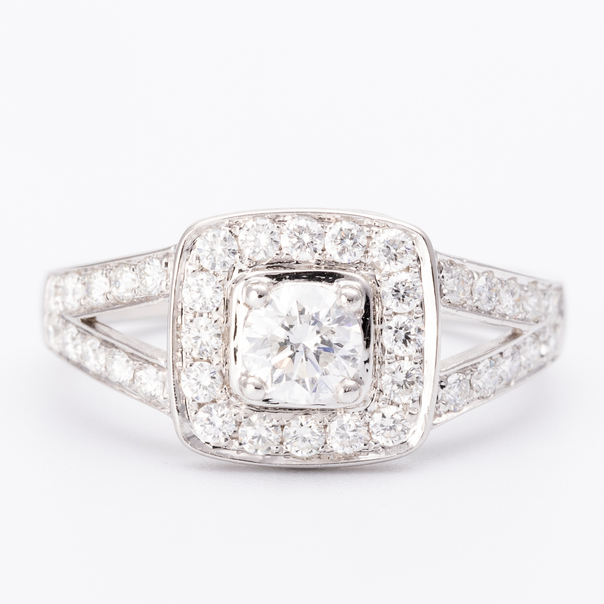 0.97 Carats Diamond Halo Ring 18ct
