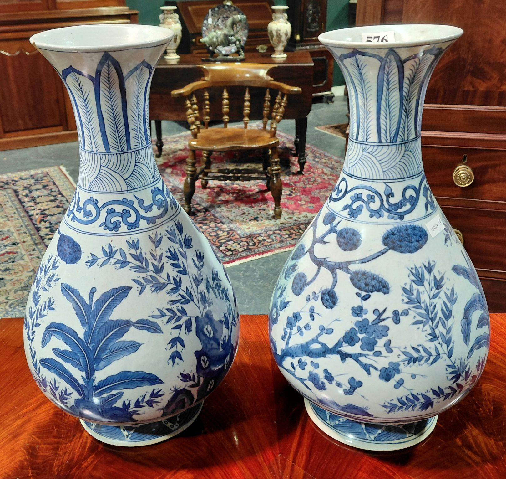 576 · A PAIR OF CHINESE PORCELAIN VASES
