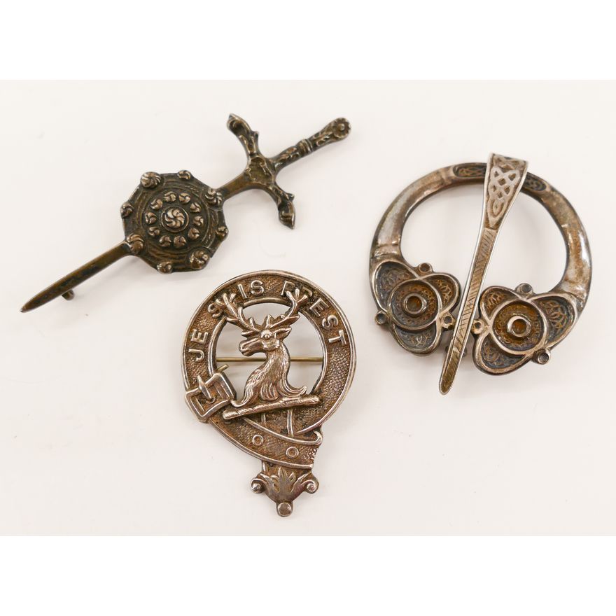 Box Antique Silver Kilt Pins