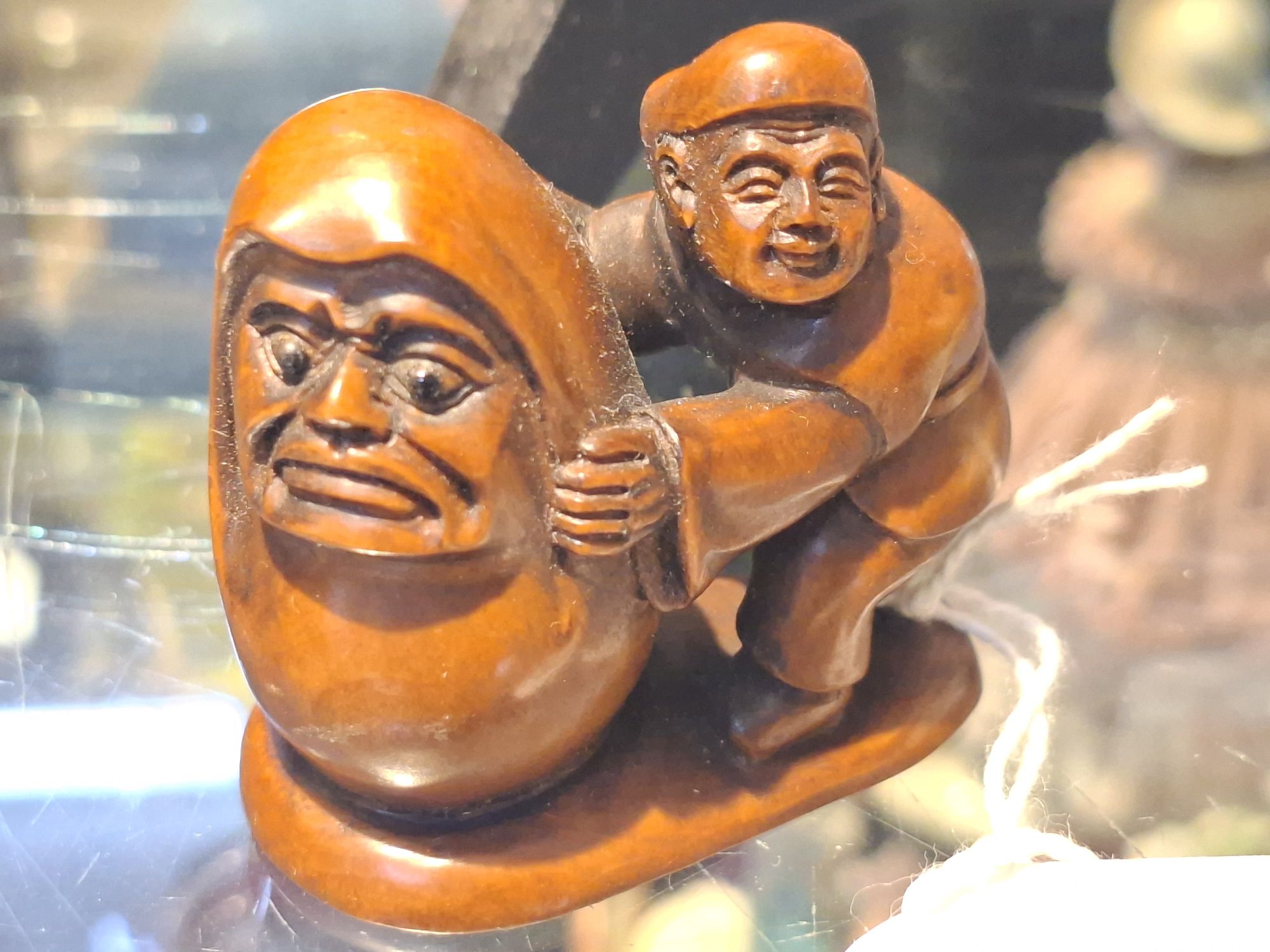 1271 · JAPANESE CARVED BOXWOOD NETSUKE
