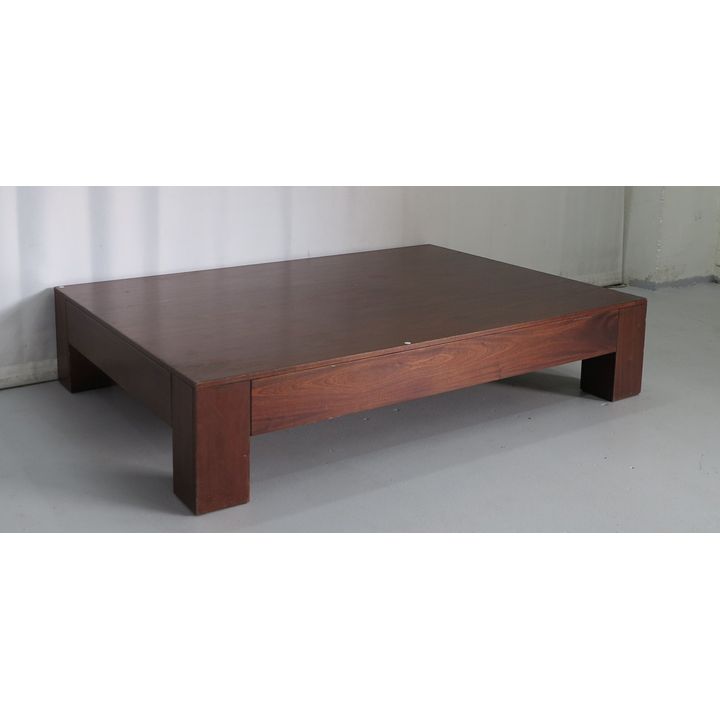 LARGE MAHOGANY COFFEE TABLE