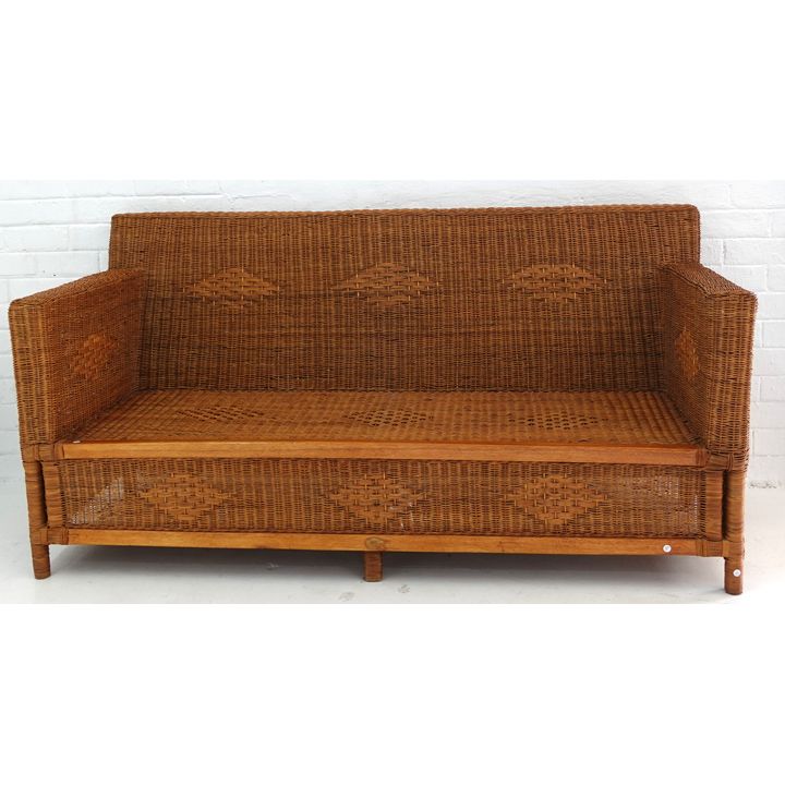 WICKER SETTEE