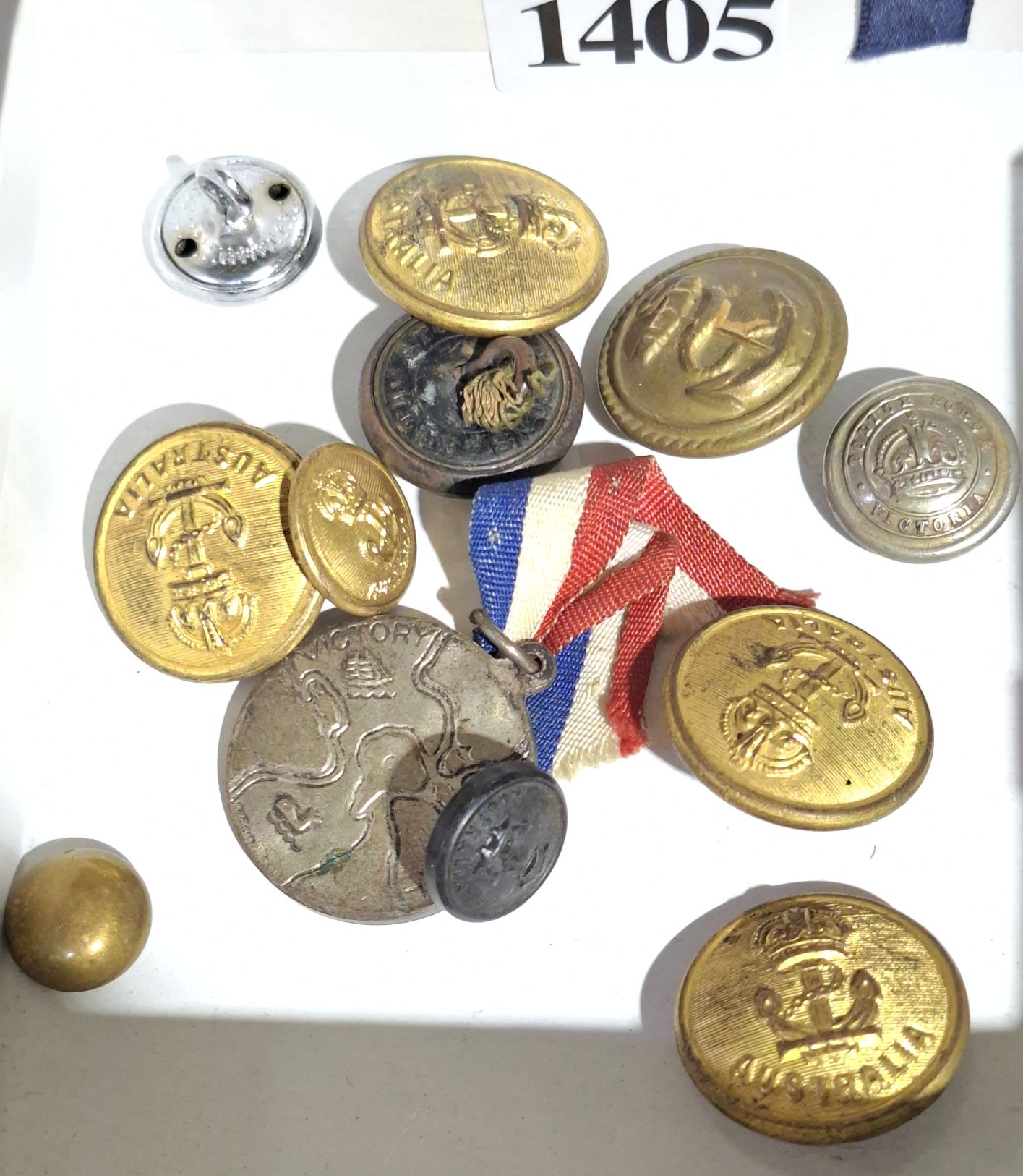 1405 · COLLECTION OF NAVAL AND MILITARY BUTTONS