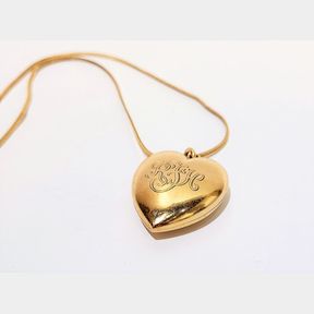 A BEAUTIFUL 14KT YELLOW GOLD TIFFANY & CO HEART LOCKET ON A 14K GOLD HERRINGBONE CHAIN with clasp, a 20-inch c