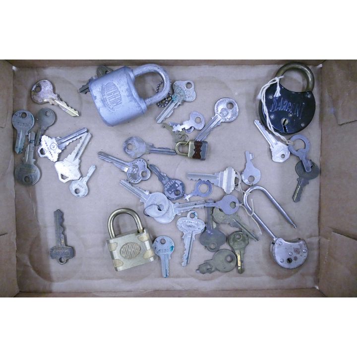 Box Vintage Padlocks & Keys