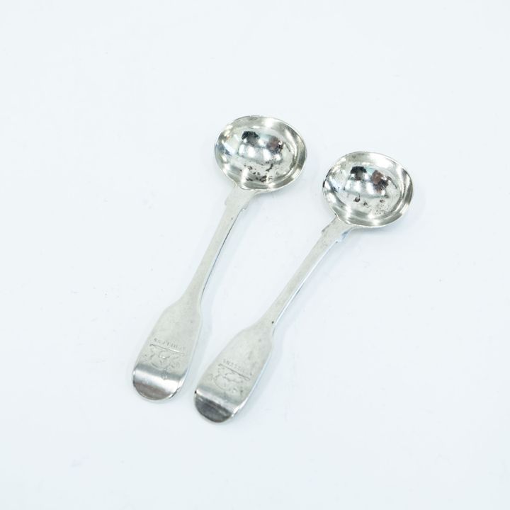 A pair of silver Fiddle pattern salt spoons