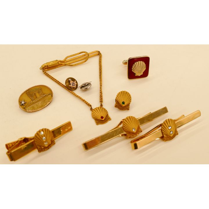 Box 10K Shell Oil Service Pins Etc