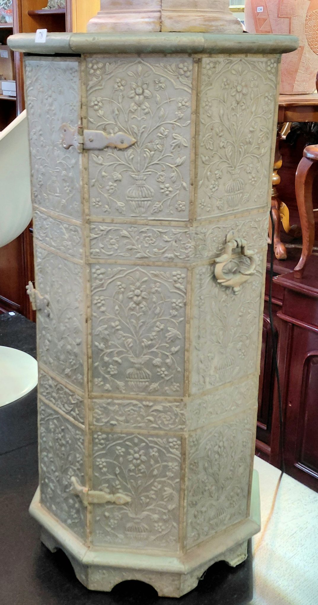78 · OCTAGONAL PERSIAN STYLE JARDENIER STAND