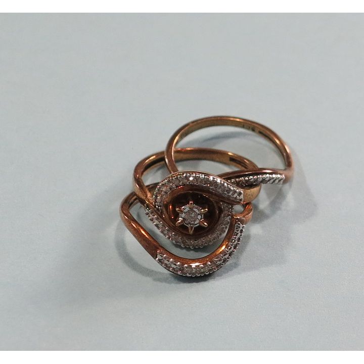 A9CT GOLD AND DIAMOND RING SET,