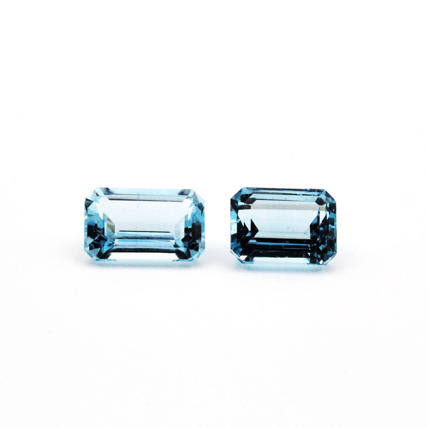 332. · 3.45ct Emerald Cut Aquamarine  Gemstones
