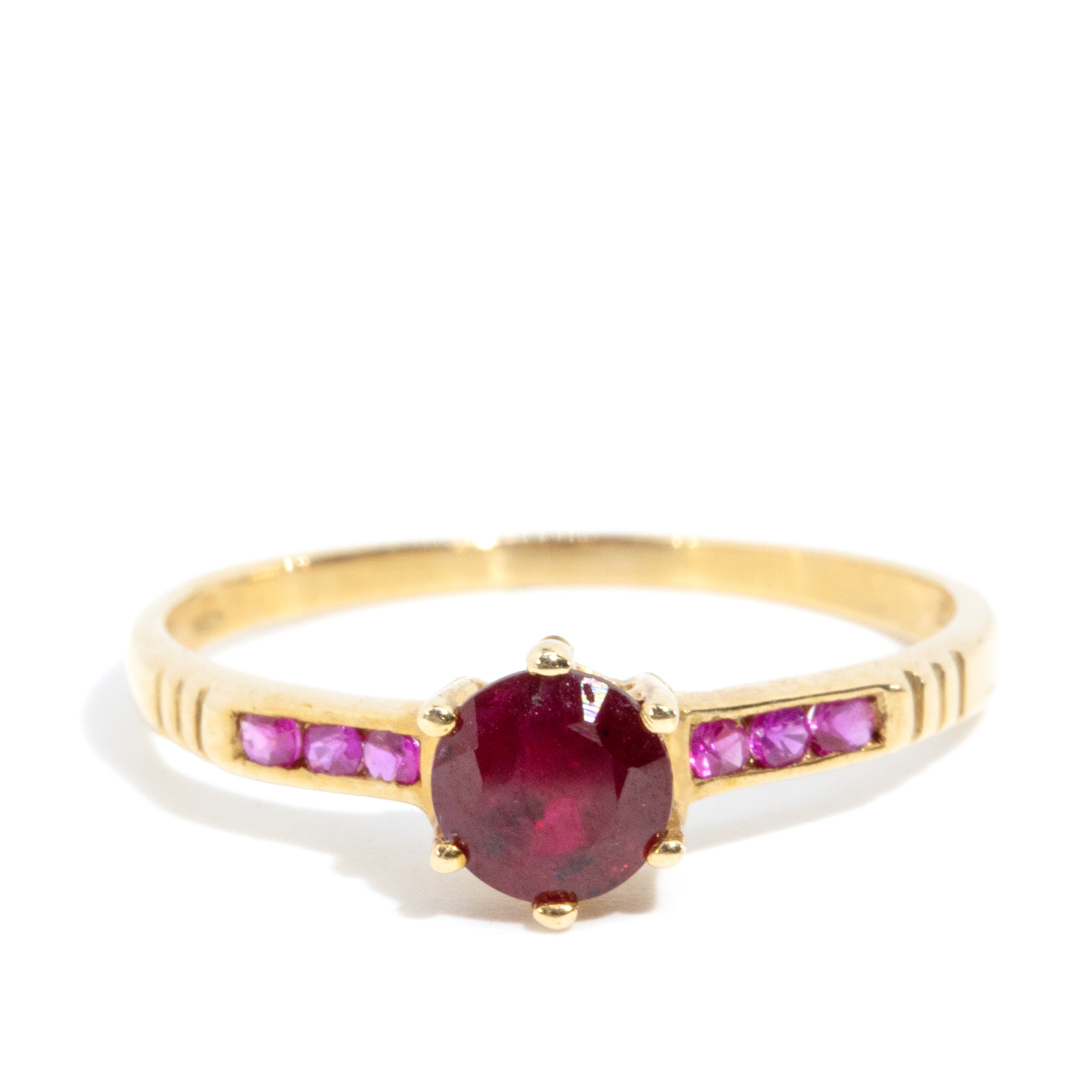 261 · Ruby 10ct Gold Ring