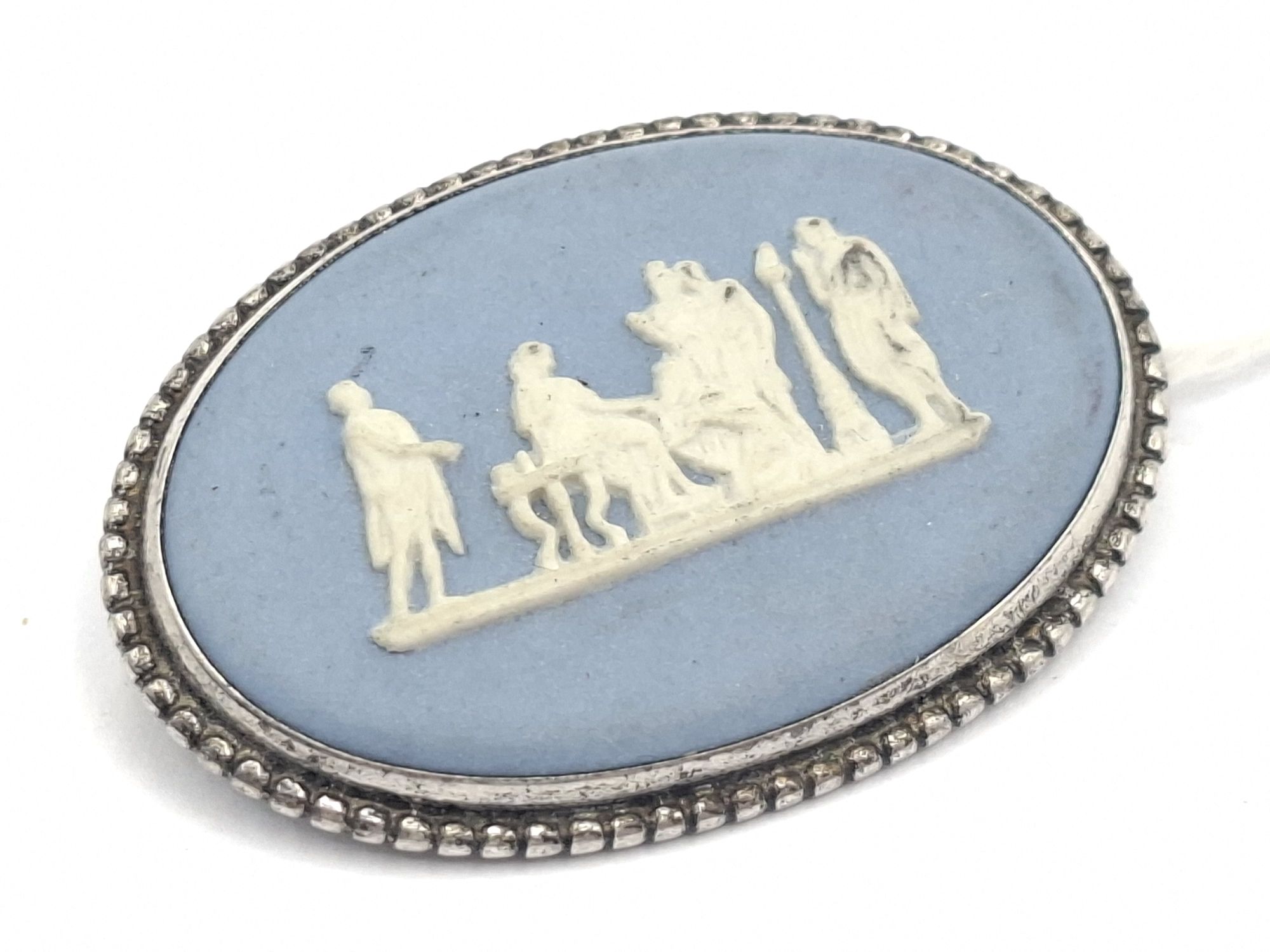 1039 · WEDWOOD JASPERWARE BROOCH