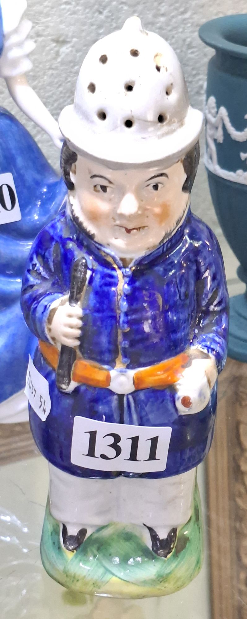 1311 · STAFFORDSHIRE POLICE BOBBY COCOA DUSTER
