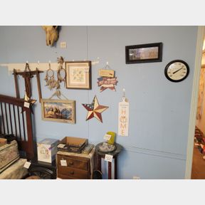 Assorted Patriotic, Native and Cowboy wall decorations