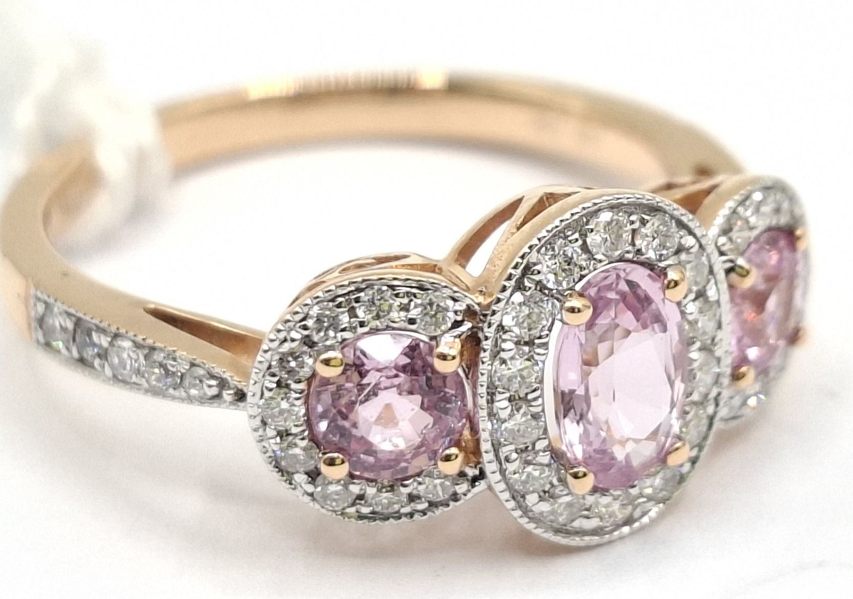 258 · 18CT GOLD SAPPHIRE DIAMOND RING