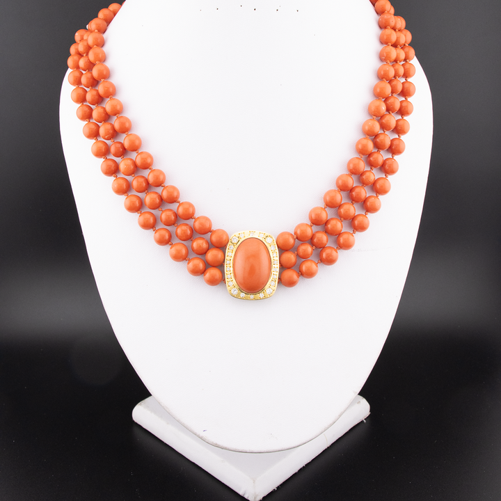 Collar de coral rojo