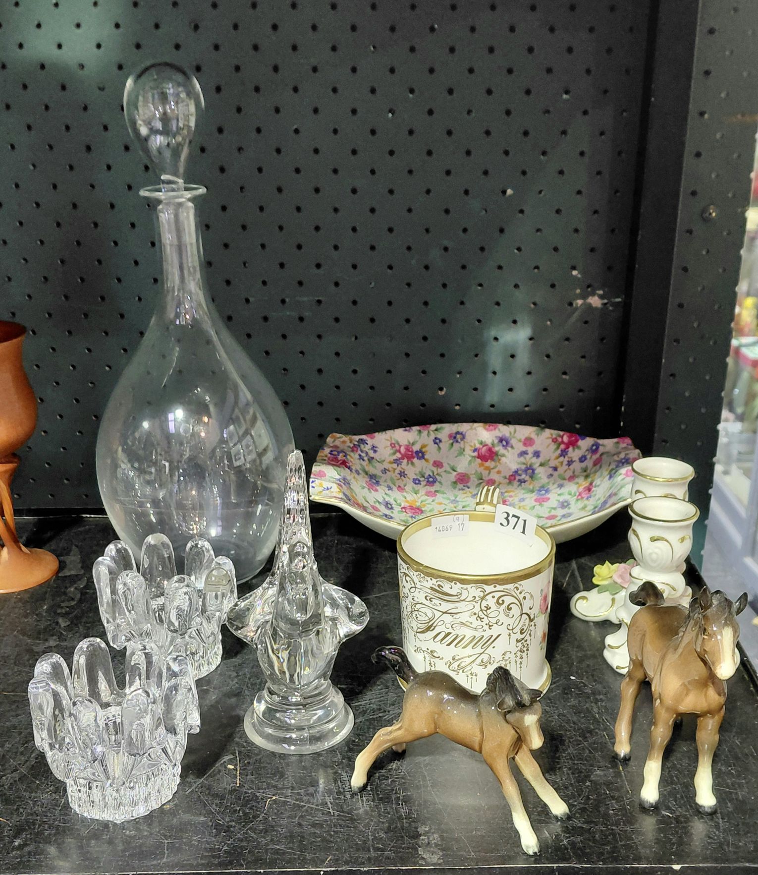 371 · MISCELLANEOUS CERAMIC AND GLASSWARE