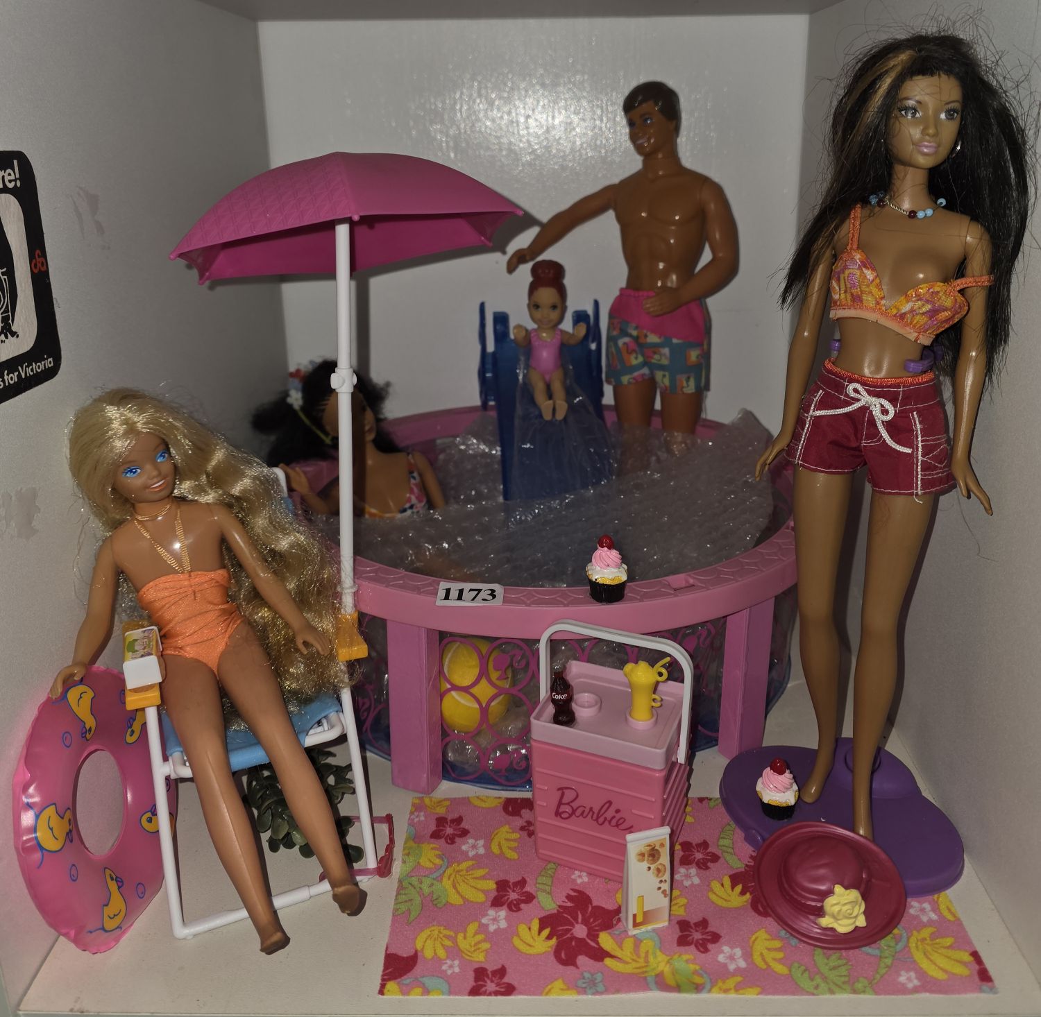 1173 · BARBIE DOLLS AND SCENERY