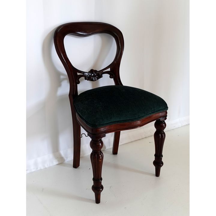 MAHOGANY SIDE CHAIR