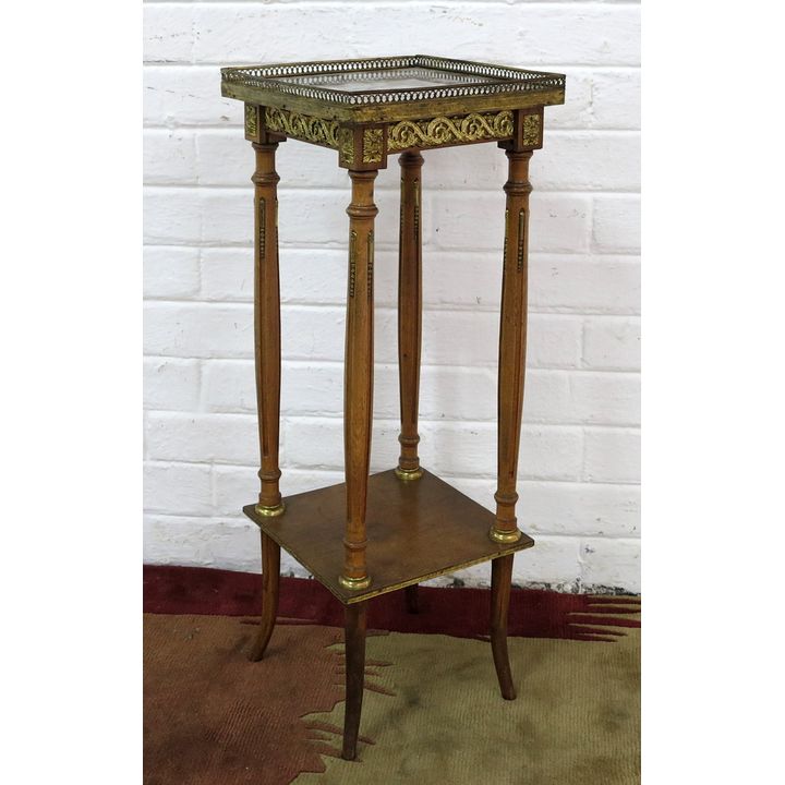 MARBLE TOPPED GUERIDON