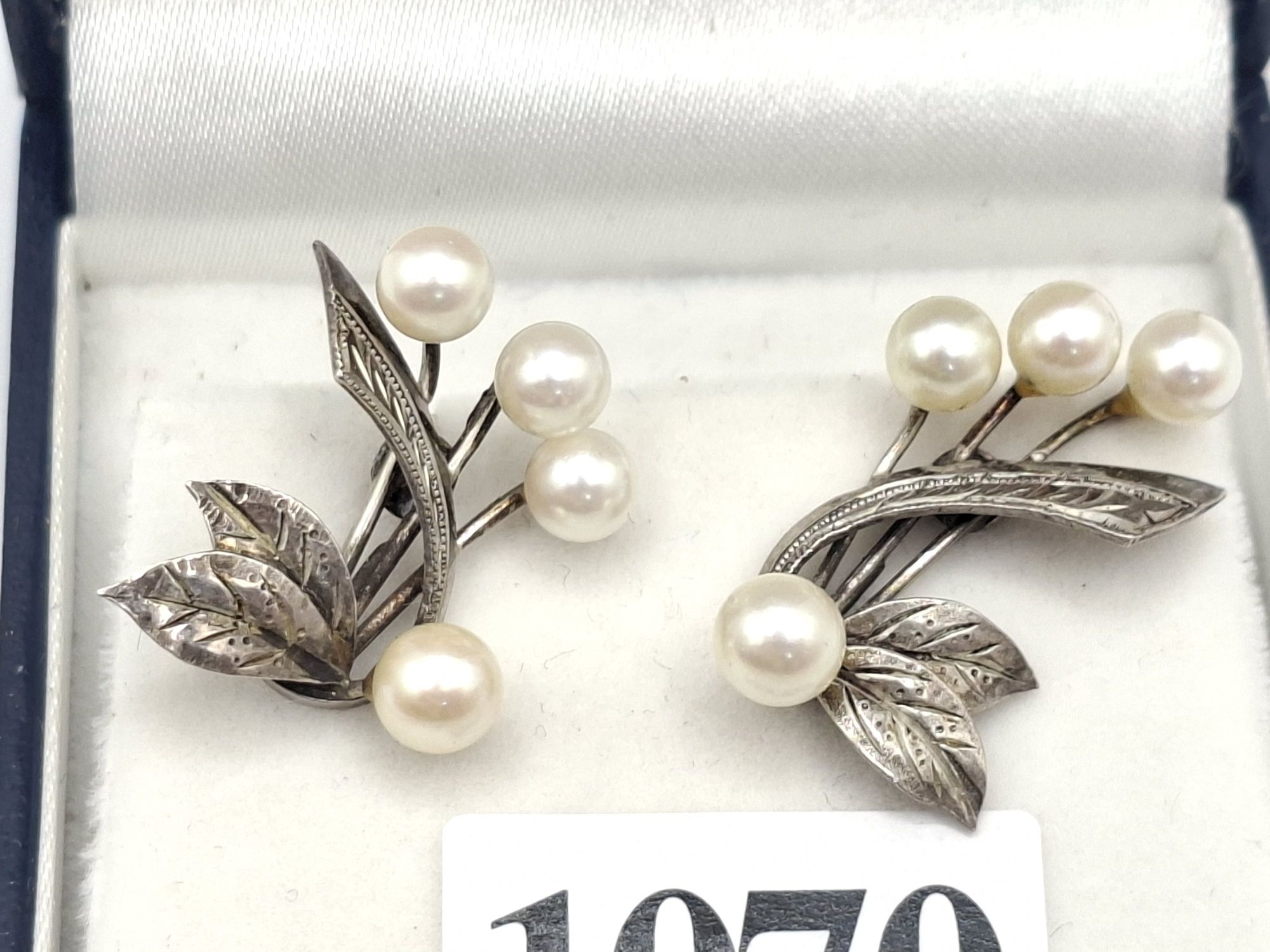 1070 · STERLING SILVER PEARL EARRINGS