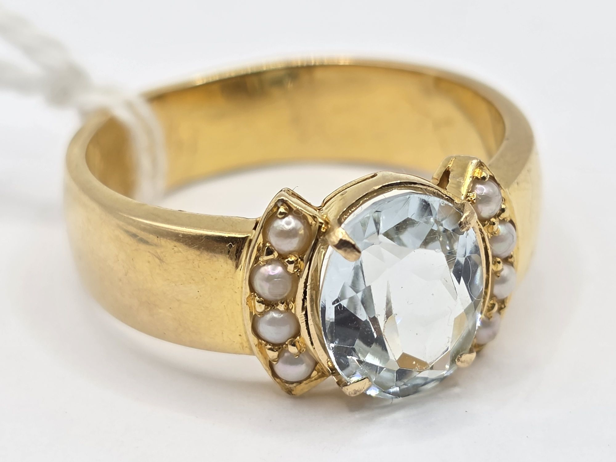 249 · 18CT GOLD AQUAMARINE SEED PEARL RING