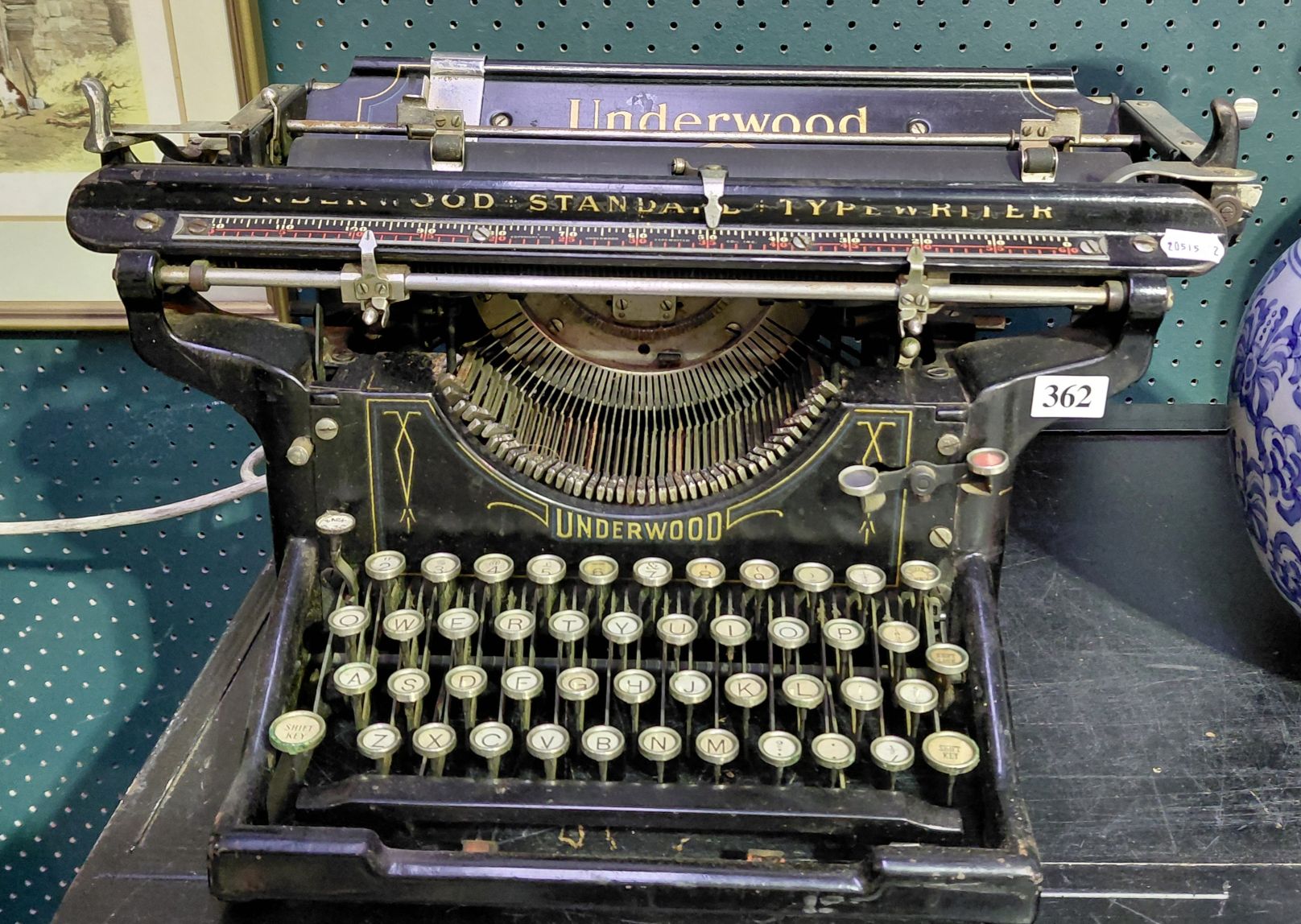 362 · WINTAGE UNDERWOOD TYPEWRITER