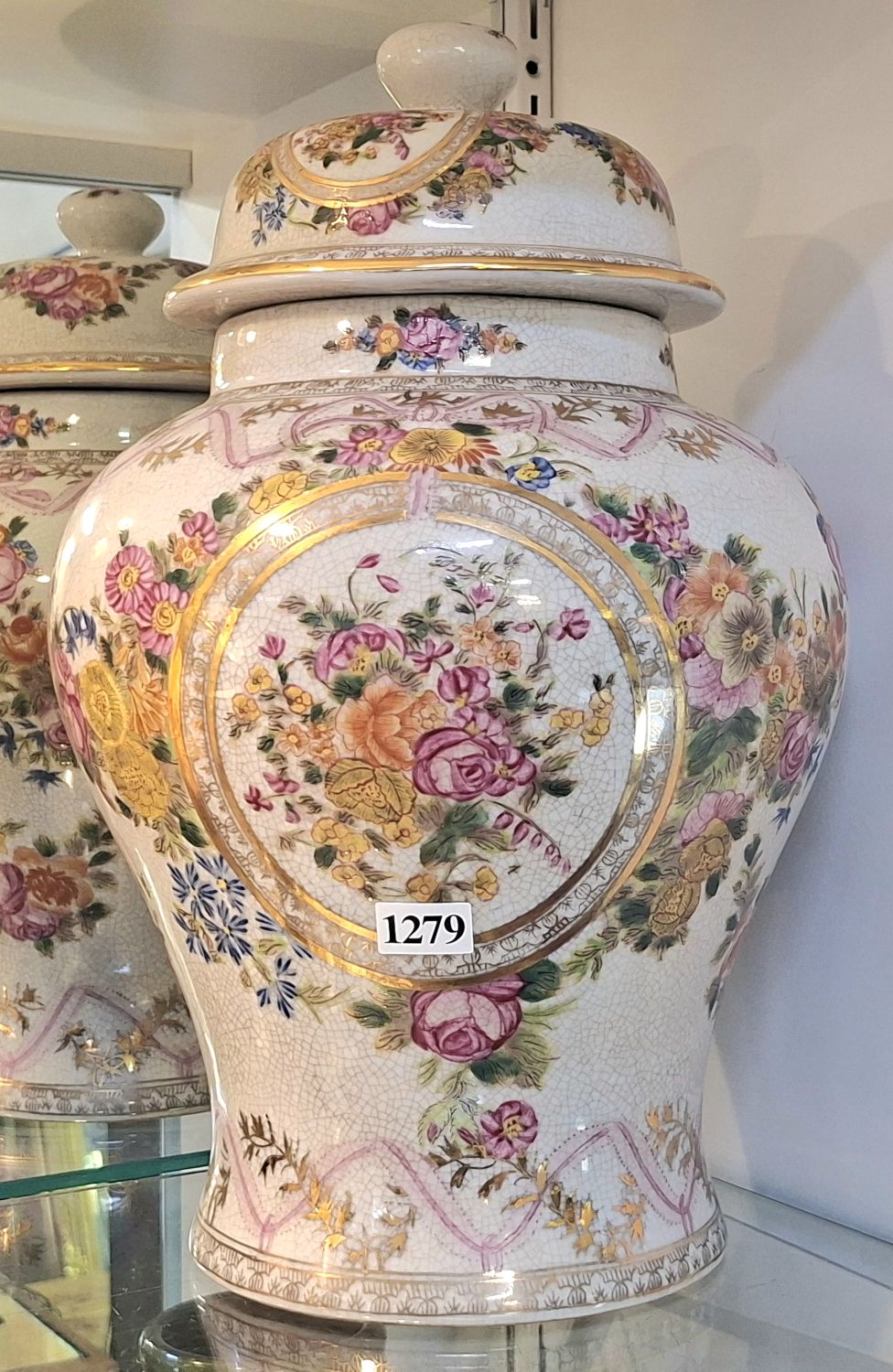 1279 · DECORATIVE JAR
