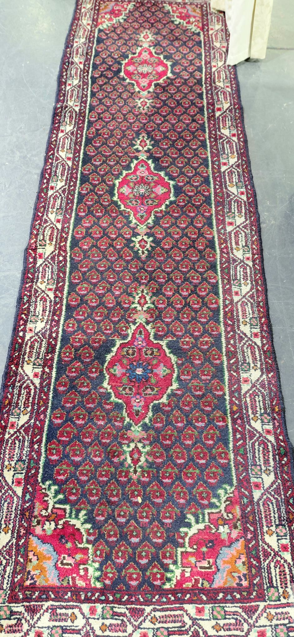 606 · PERSIAN HALLWAY RUG