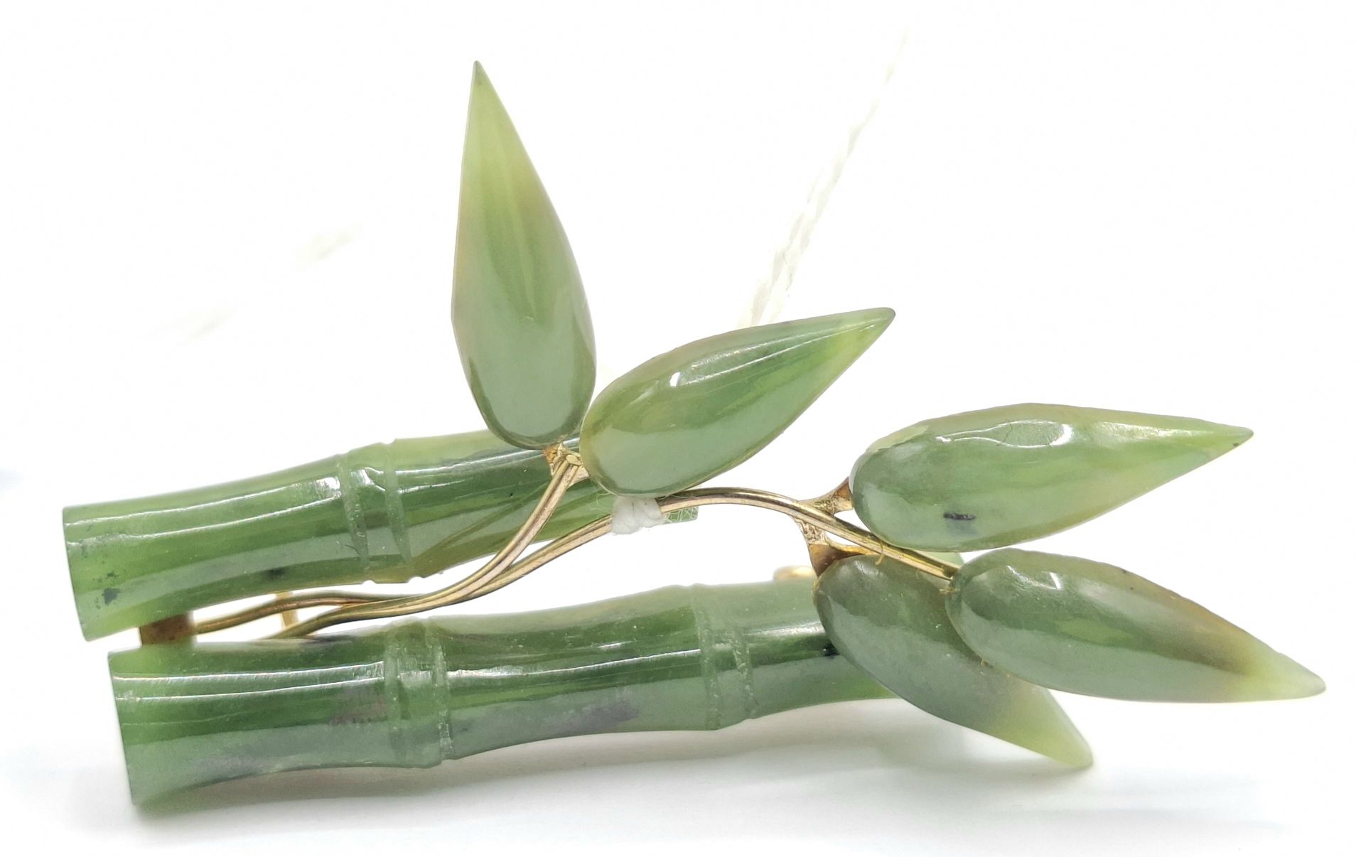 1117 · JADE COSTUME BROOCH