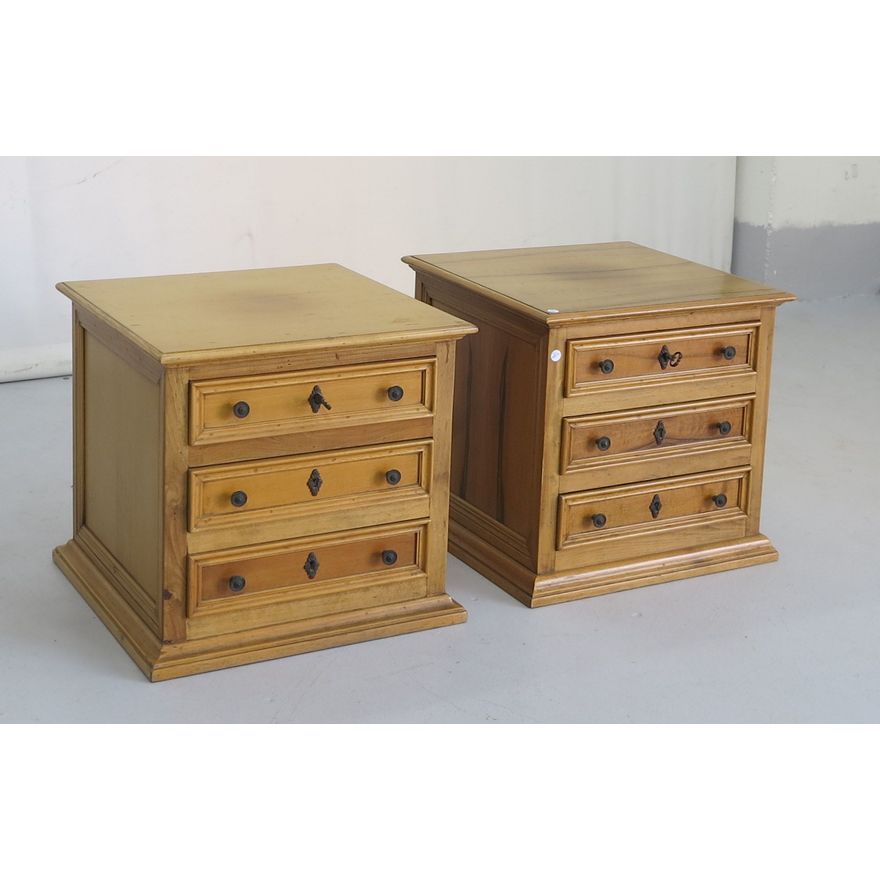 PAIR OF ITALIAN PEDESTALS