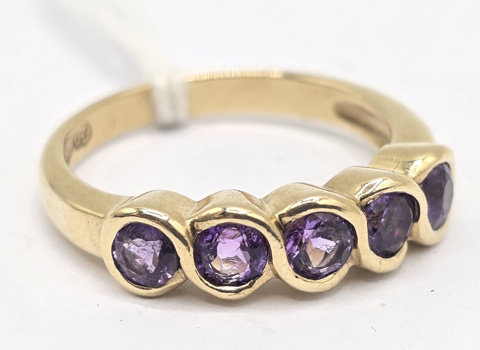 117 · 9CT AMETHYST ROW RING