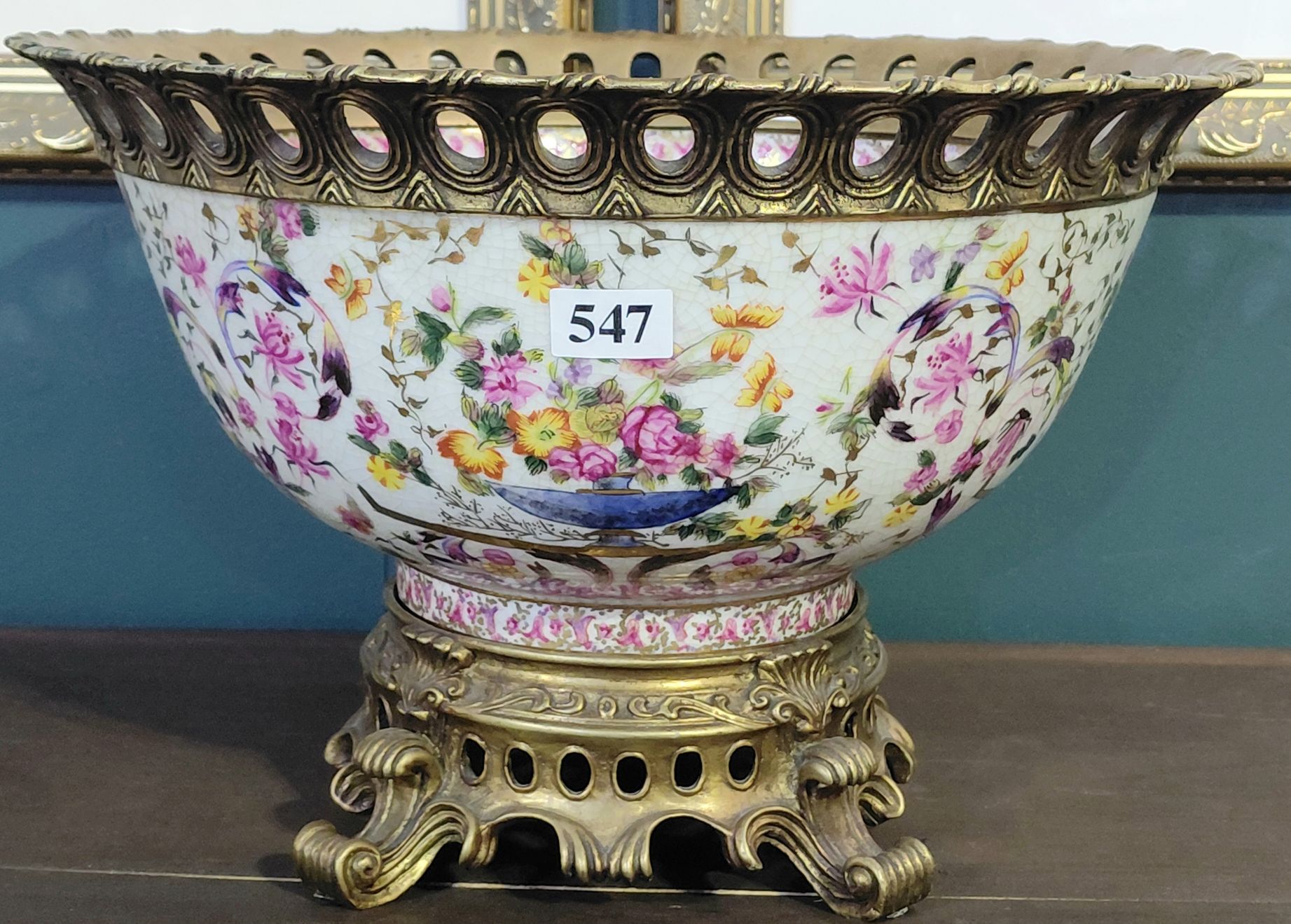 547 · DECORATIVE FRUIT BOWL