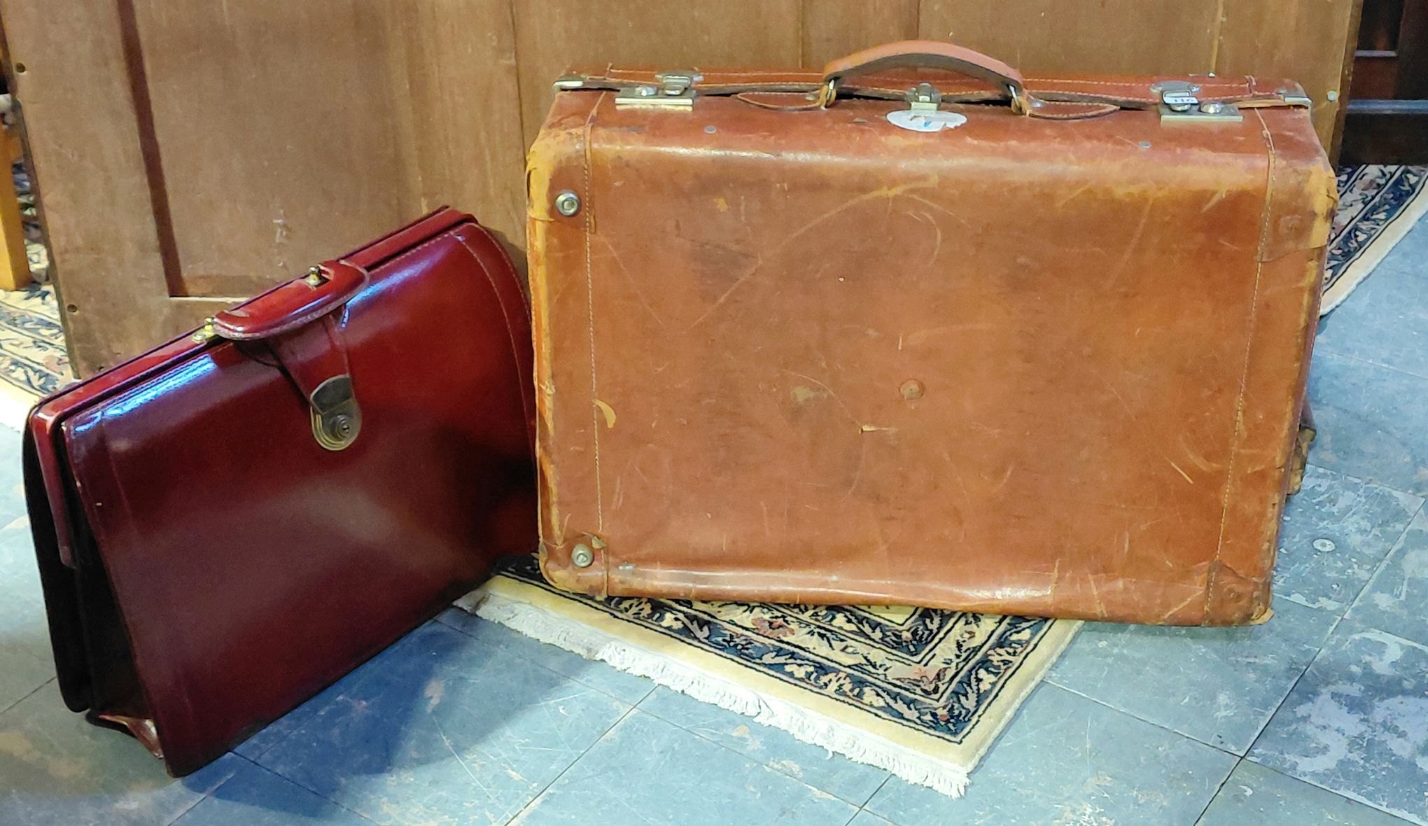 116 · LEATHER SUIT AND ATTACHE CASE