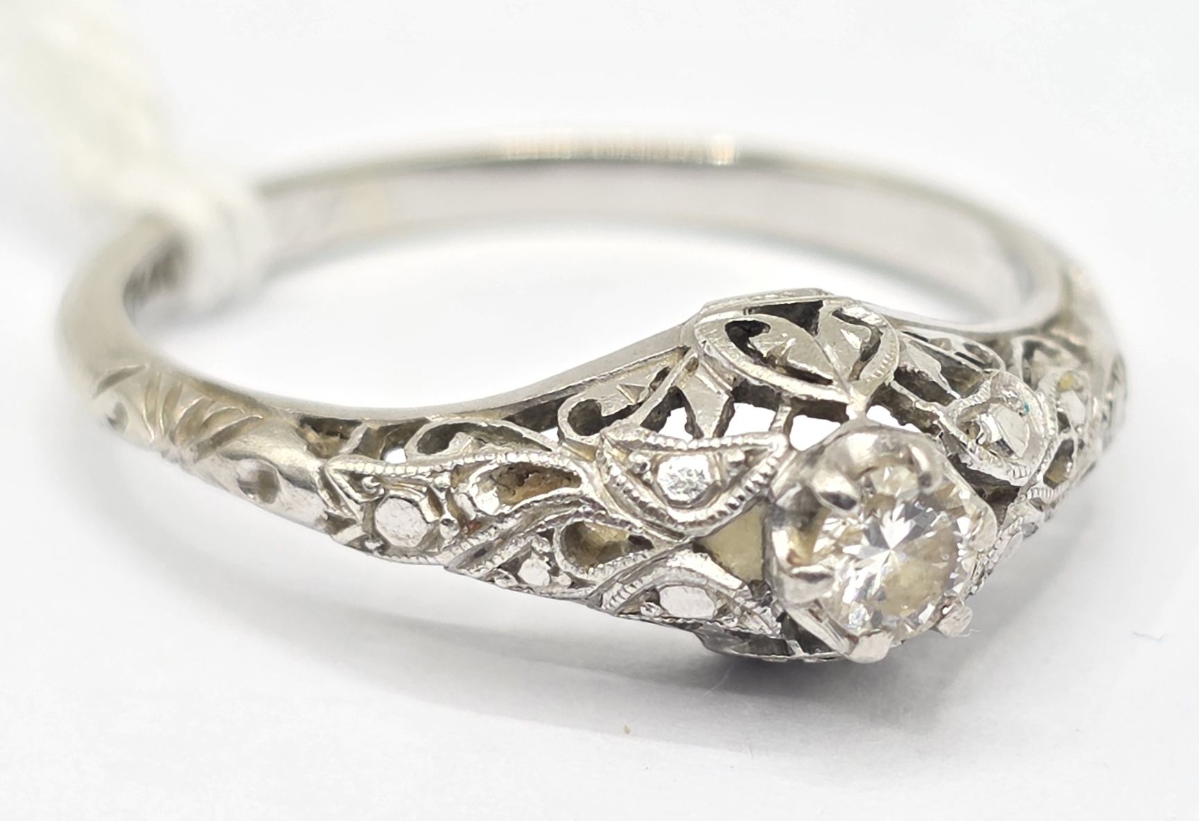 149 · ANTIQUE 18CT SOLITAIRE DRESS RING