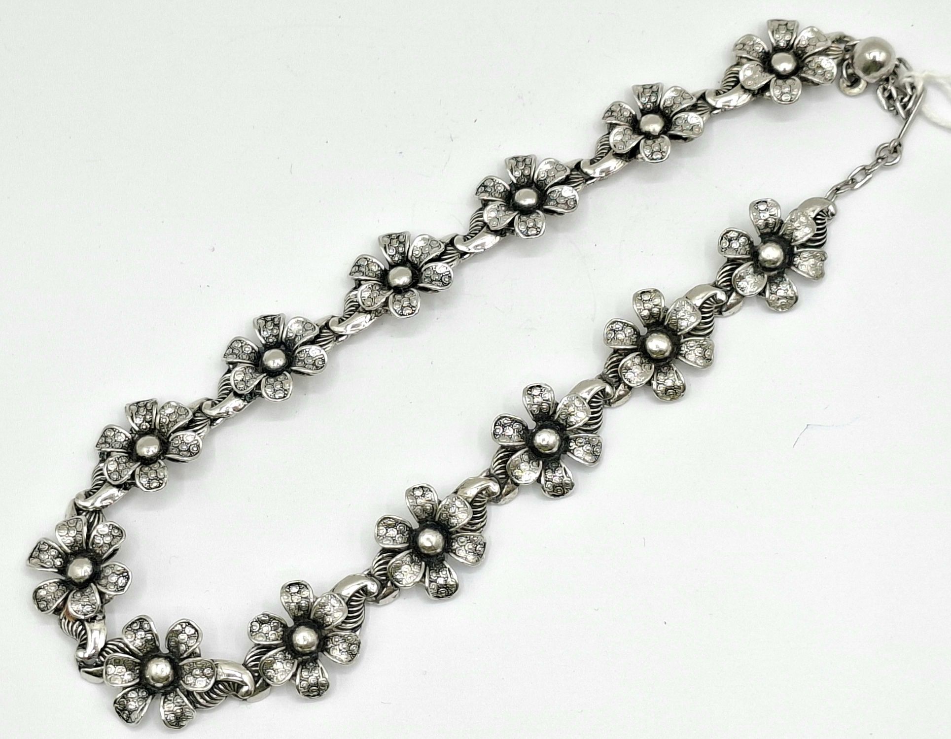1023 · COSTUME NECKLACE