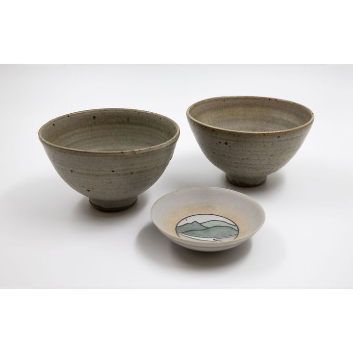 NZ Studio Pottery - A small dish by Beverley Luxton and a pair of bowls